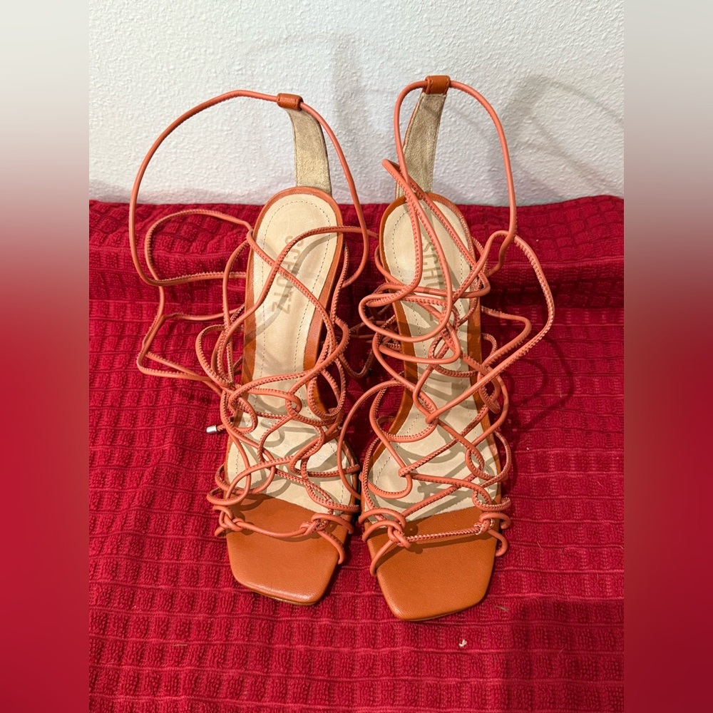 SCHUTZ • Heyde Sandal in New Ochre size 6B. - Picture 2 of 8